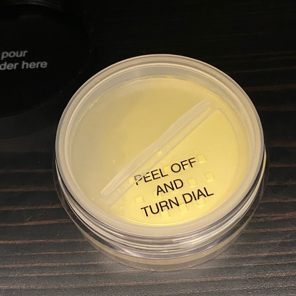 NWT e.l.f. High Definition Loose Face Powder, Corrective Yellow - Picture 5 of 6